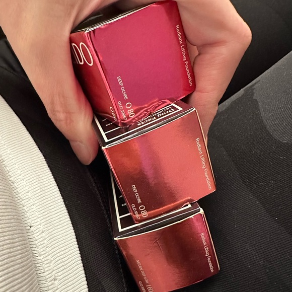 Shiseido foundations - Picture 2 of 3